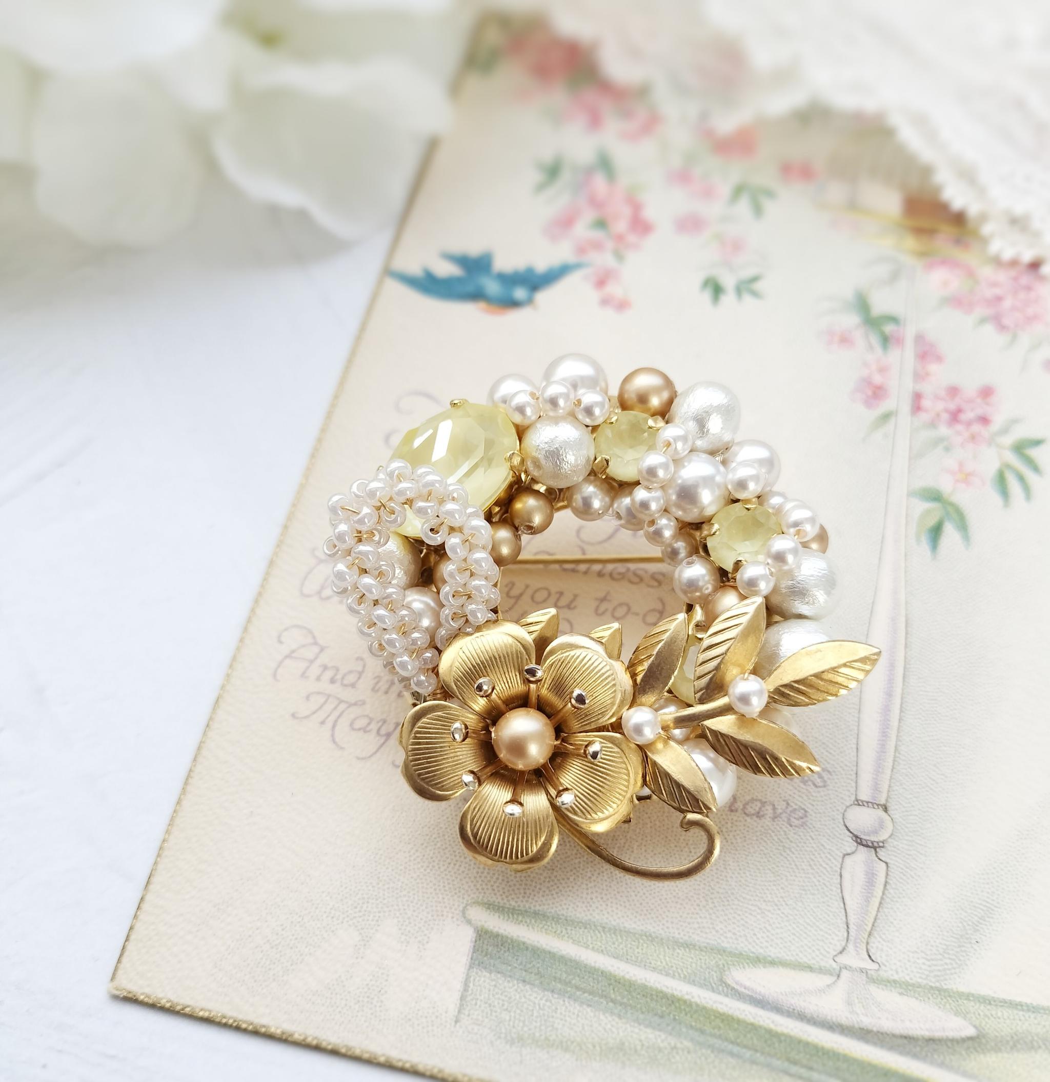 ブローチ　真鍮　フラワー　リーフ　コットンパール　ソフトイエロー　フォーマル