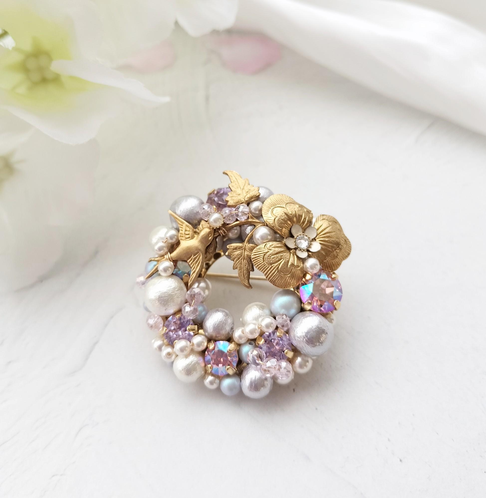 ブローチ　真鍮　ツバメ　フラワー　コットンパール　フォーマル　ハレの日1枚目の画像