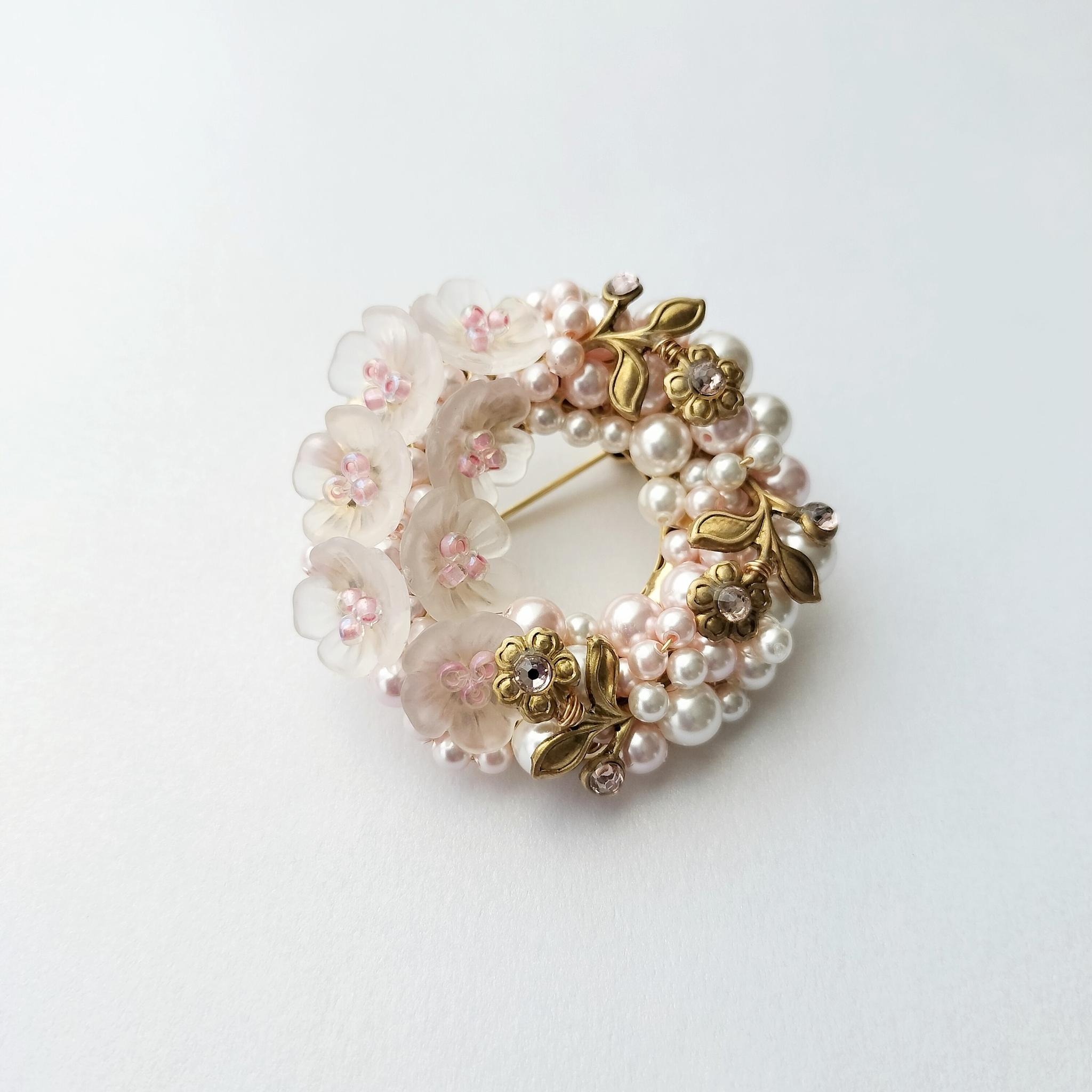 ブローチ　桜咲くリース　スワロフスキー　クリスタルパール　セレモニー | 4枚目