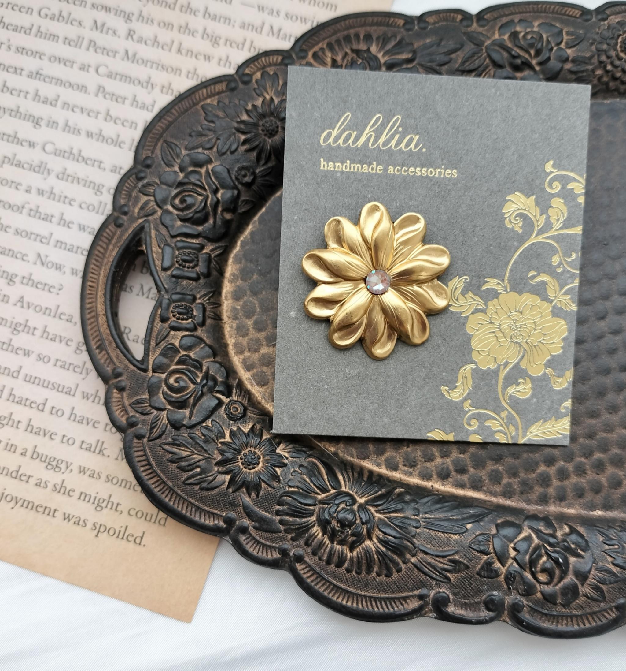 真鍮製　ミニブローチ　ピンバッジ　マーガレット