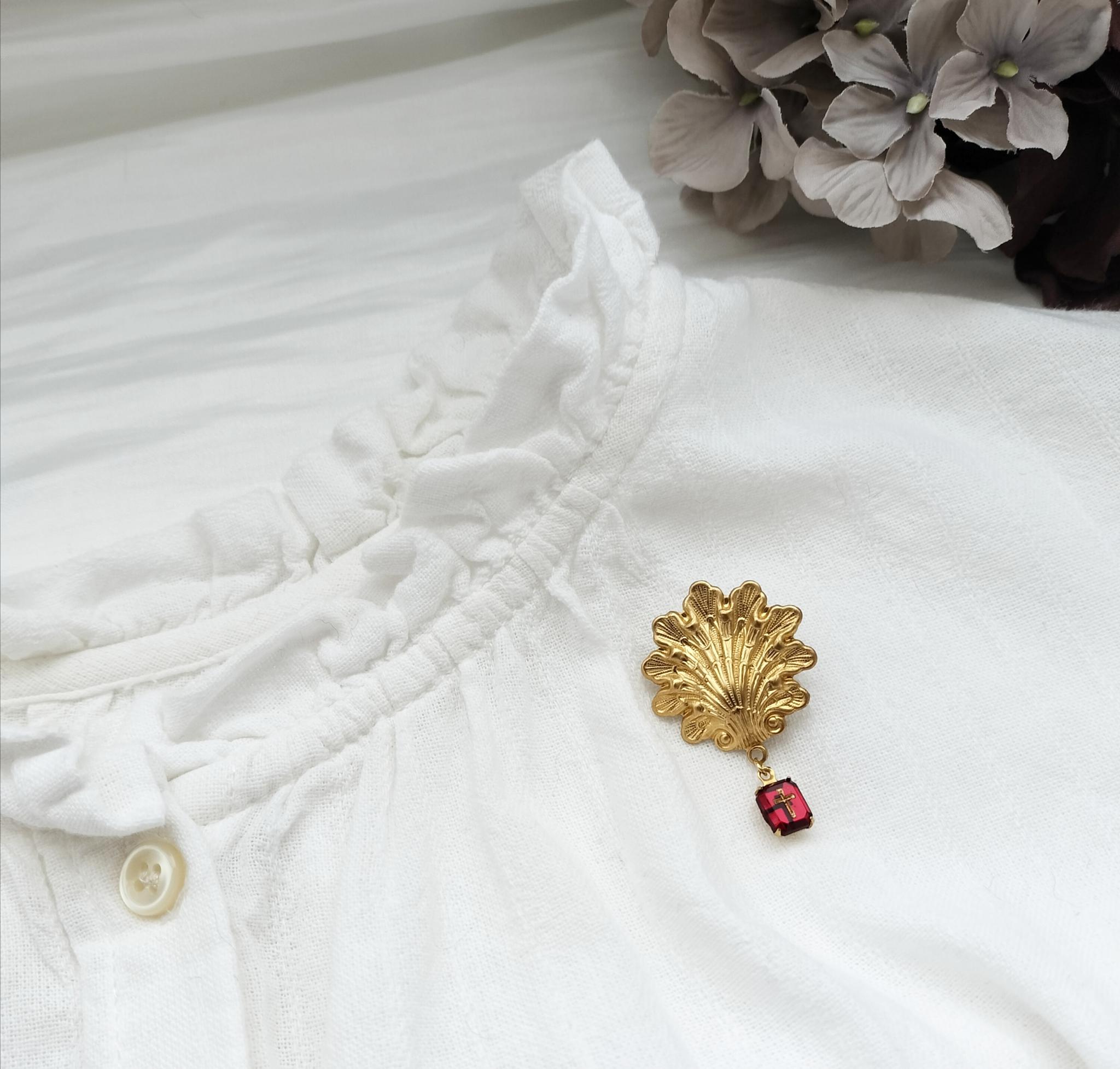 真鍮製　ミニブローチ　ピンバッジ　シェル　クロス クリムゾンレッド | 10枚目