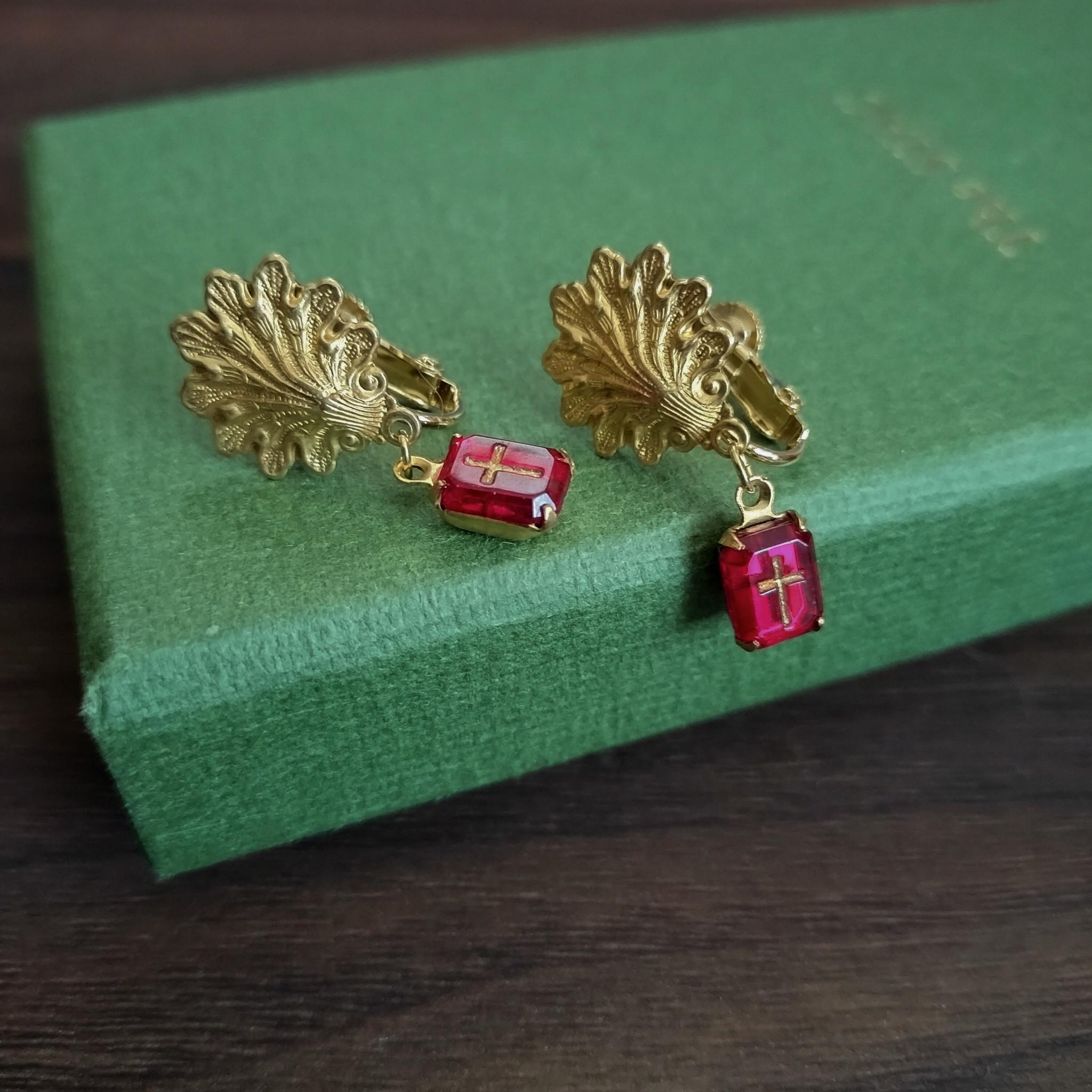 真鍮製　イヤリング　シェル　クロス クリムゾンレッド | 2枚目