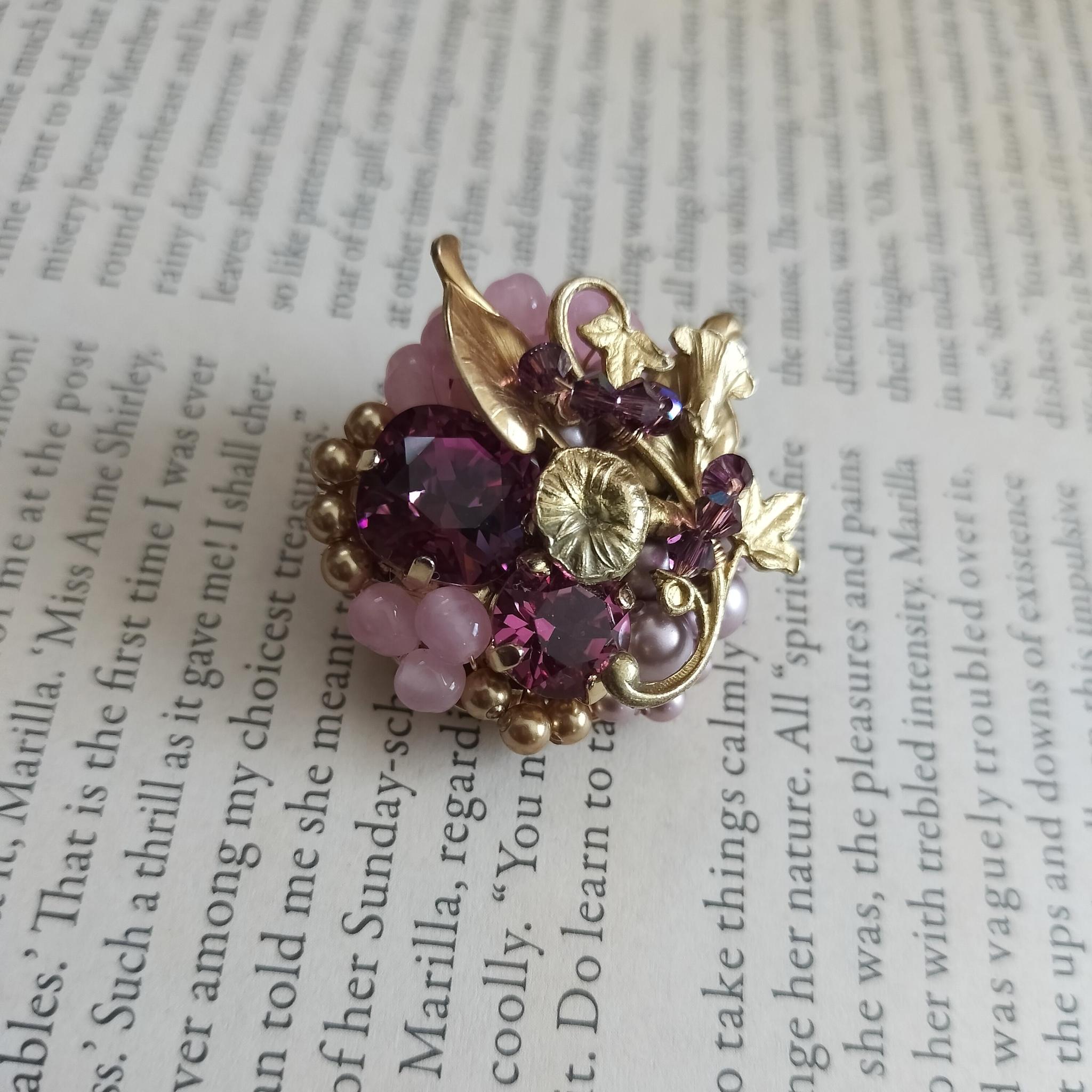 朝露に濡れる朝顔とスワロフスキーのブローチ｜真鍮　ボタニカル　パール　ダークローズ | 5枚目