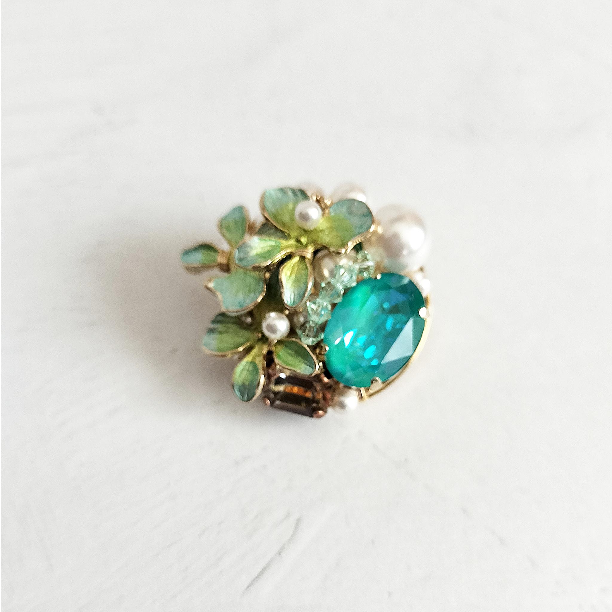 紫陽花のブローチ　ボタニカル　パール　エメラルドグリーン