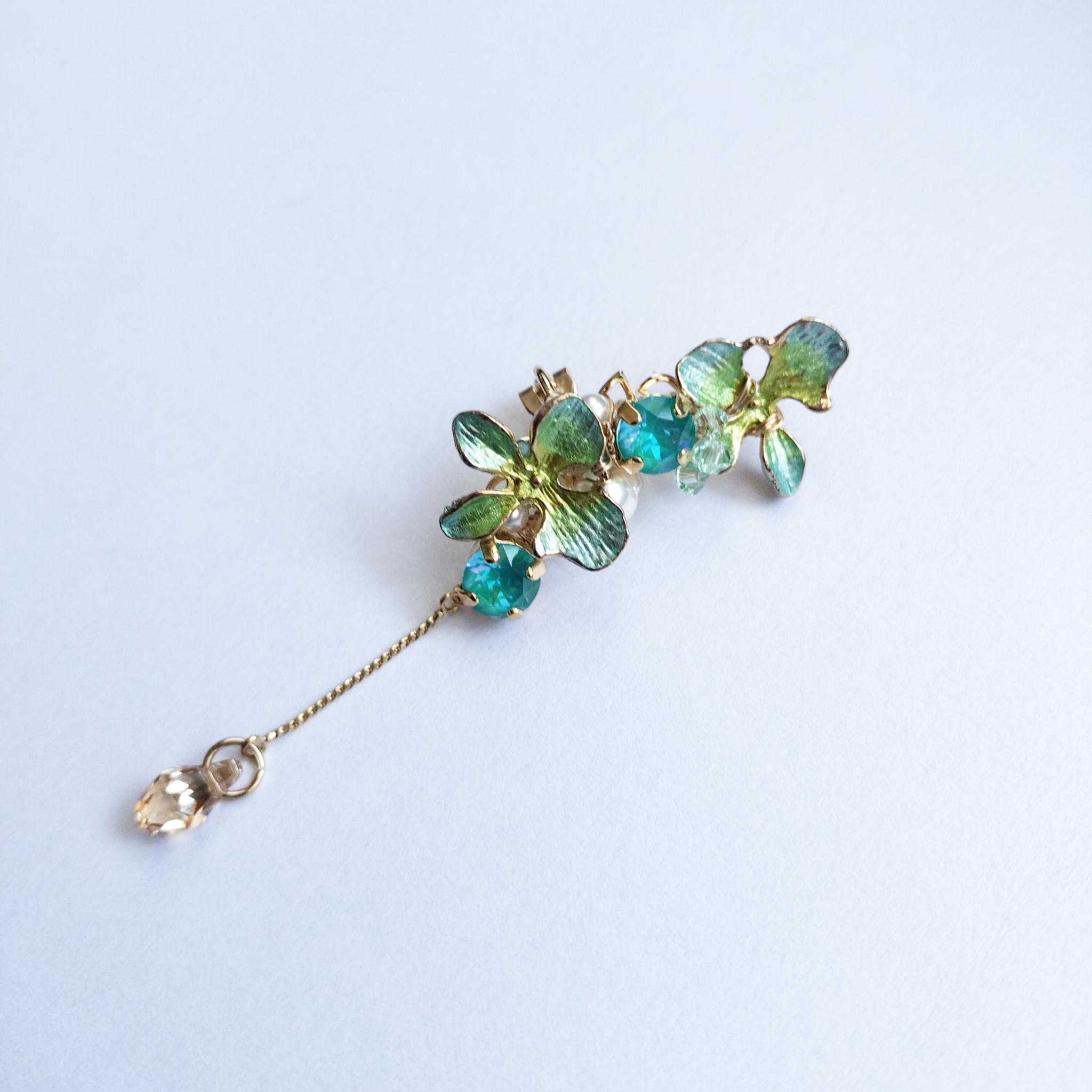 紫陽花のイヤーカフ　ボタニカル　パール　エメラルドグリーン　片耳用