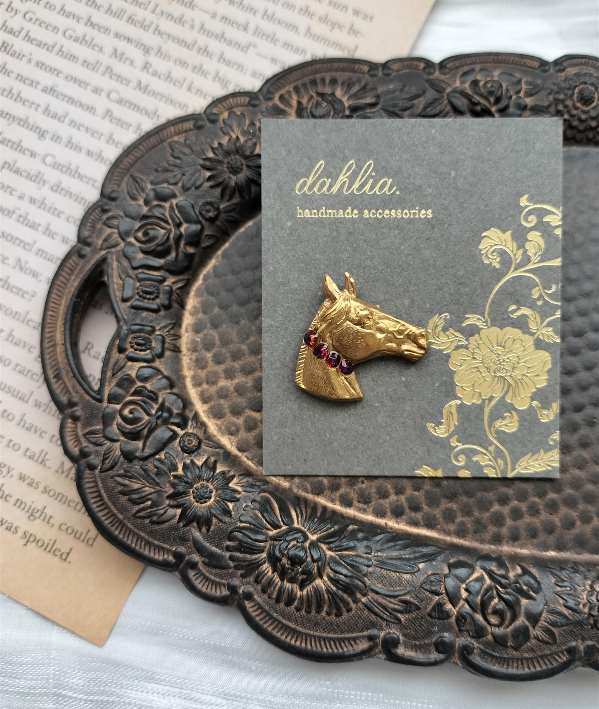 【再販】真鍮製　ミニブローチ　ピンバッジ　馬　右向き