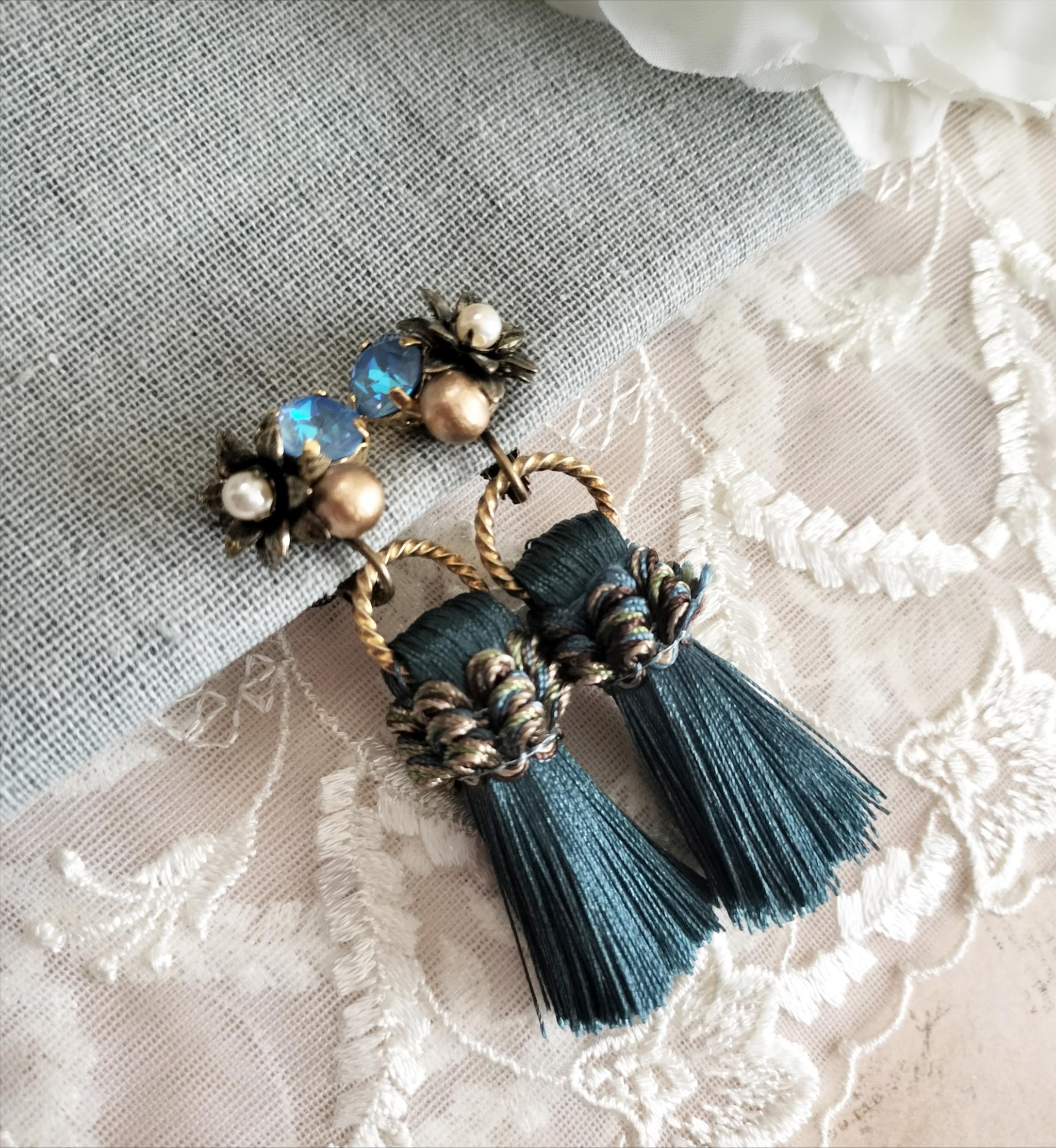 イヤリング　真鍮　タッセル　ダークブルー　秋　フラワー　2way