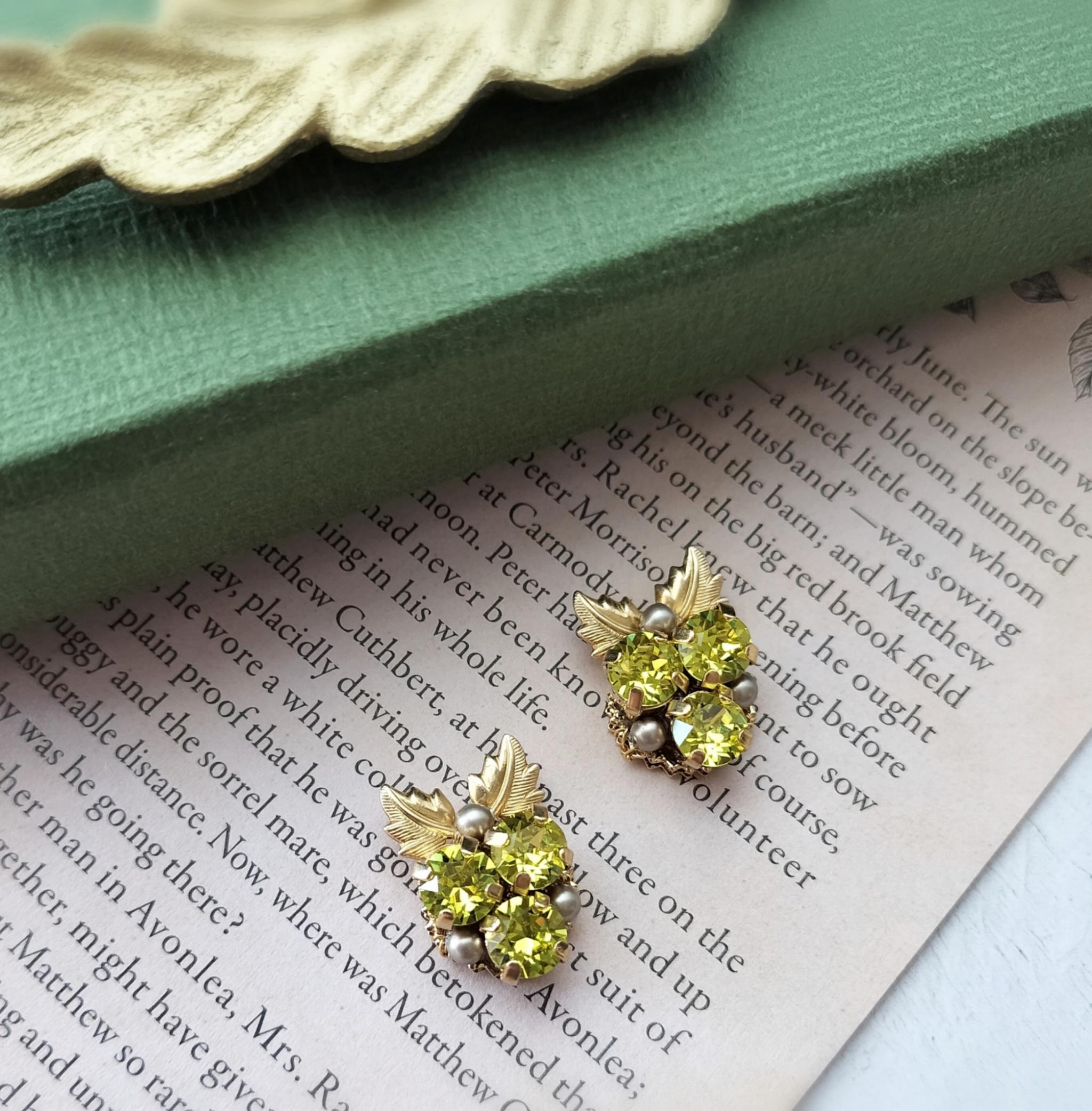 小さな葡萄のイヤリング/ピアス　真鍮　シャインマスカット