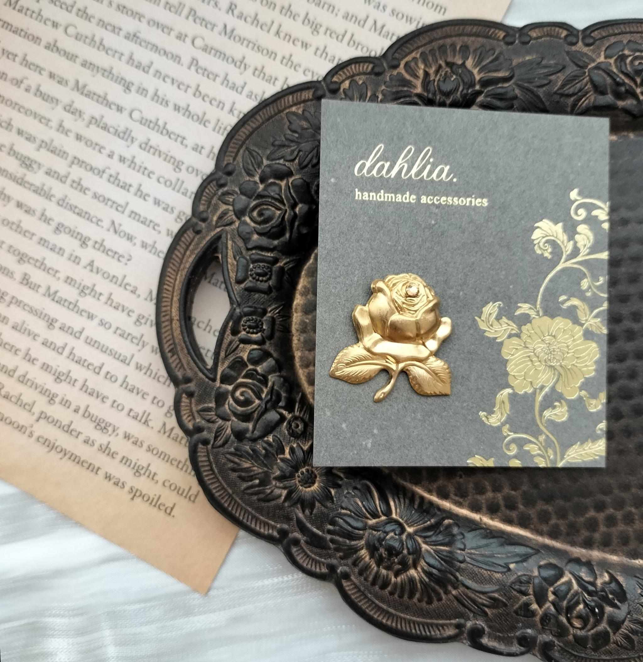 真鍮製　ミニブローチ　ピンバッジ　バラ　ライトブラウン